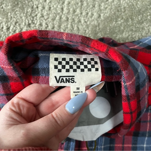 EUC Women's Vans Flannel size Medium in Red Multi-Color - Picture 3 of 7